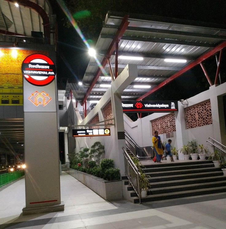 Vishvavidyalaya metro station, St. Stephen's College